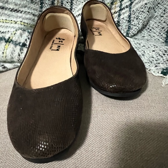 French Sole fs/ny brown iridescent flats with .5 inch wedge heel in size 8. - Picture 3 of 5
